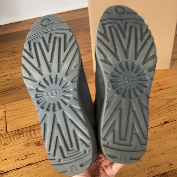 Gray Ugg boots - Picture 6 of 6